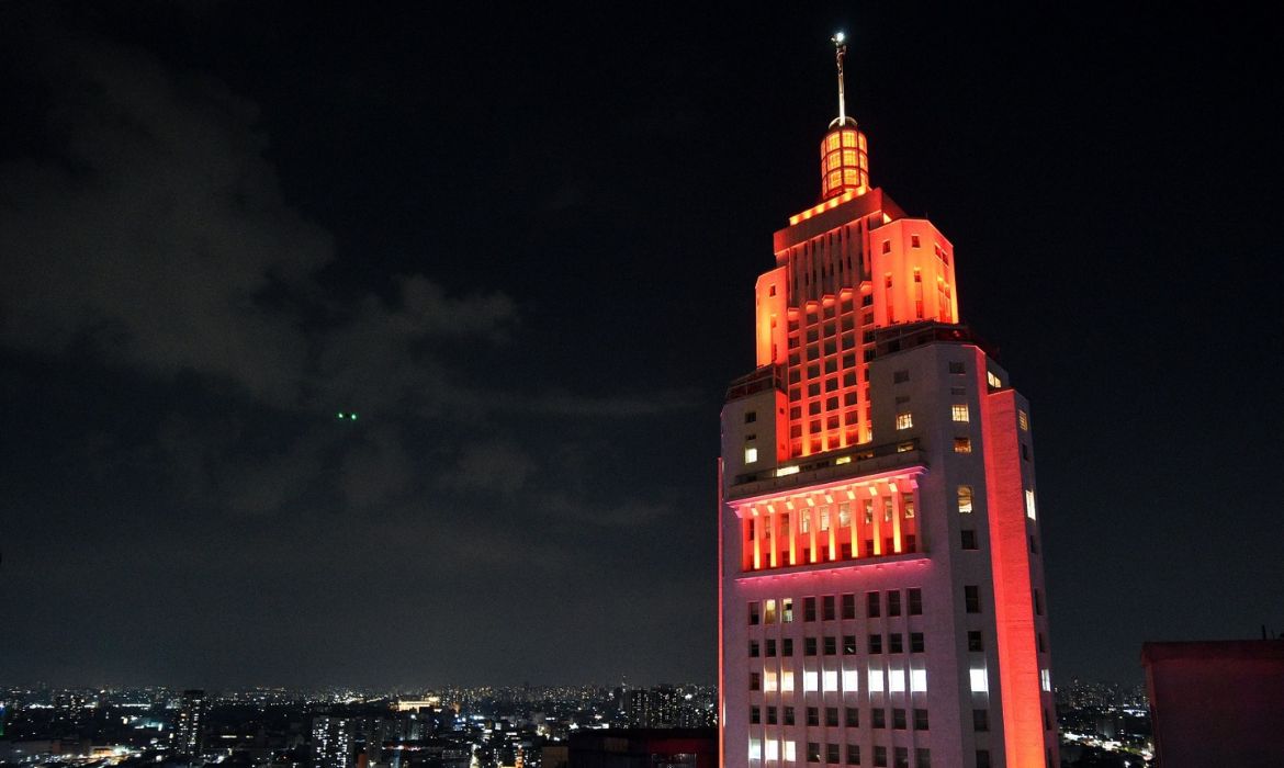 Tempo em São Paulo hoje: quinta terá sol, calor e chuva isolada no litoral