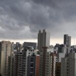 Tempo em São Paulo hoje: terça terá chuva, ventos e risco de temporais