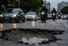 Buracos nas ruas de São Paulo aumentam prejuízos e expõem falhas na manutenção viária da capital