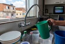 Deslocamento de terra atinge adutora e afeta distribuição de água para a maioria de Guarulhos