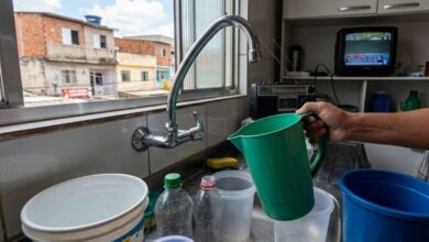 Deslocamento de terra atinge adutora e afeta distribuição de água para a maioria de Guarulhos