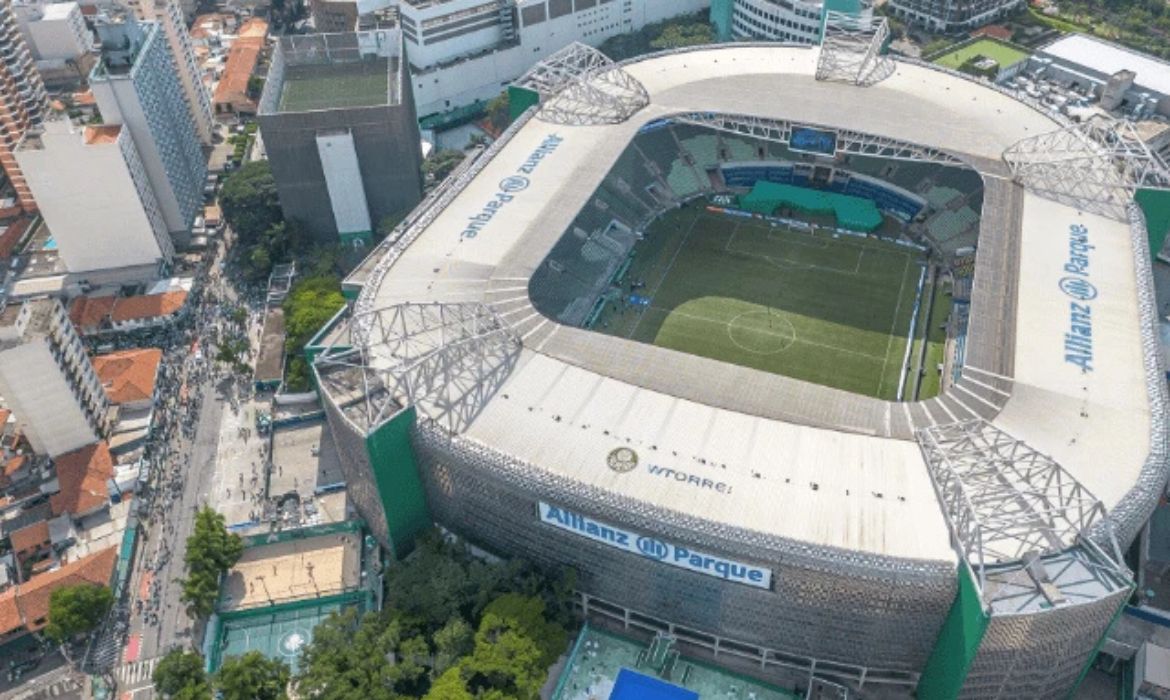 Dois homens são presos com 135 cartões bancários perto do Allianz Parque durante show de Djavan