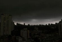 Frente fria derruba temperaturas e traz risco de temporais em São Paulo no fim de semana