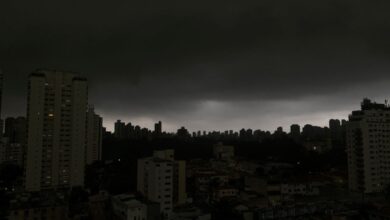 Frente fria derruba temperaturas e traz risco de temporais em São Paulo no fim de semana