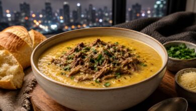 Frio em São Paulo aumenta procura por caldos e sopas; veja receita de caldo de mandioquinha com carne desfiada
