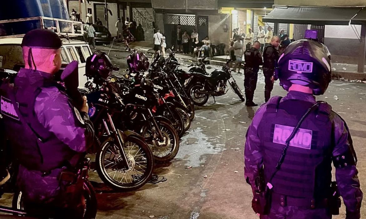 GCM encerra baile funk irregular e apreende veículos em Carapicuíba