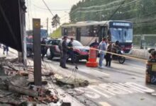 Marquise desaba sobre ponto de ônibus e deixa três feridos na Zona Sul de São Paulo