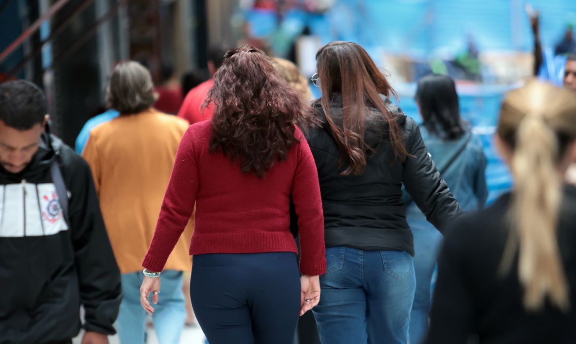 Massa de ar frio mantém temperaturas baixas e tempo firme em São Paulo nesta quarta-feira