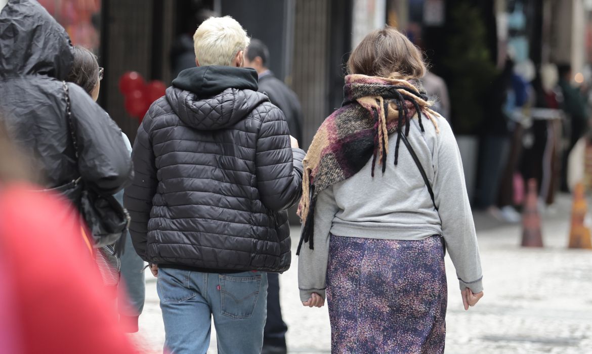 Massa de ar frio mantém tempo estável e temperaturas baixas em São Paulo
