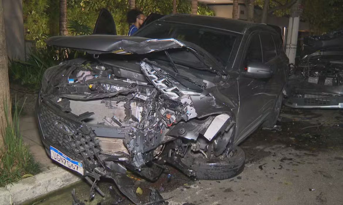 Motorista de Porsche é preso após bater em quatro carros no Tatuapé, zona leste de SP