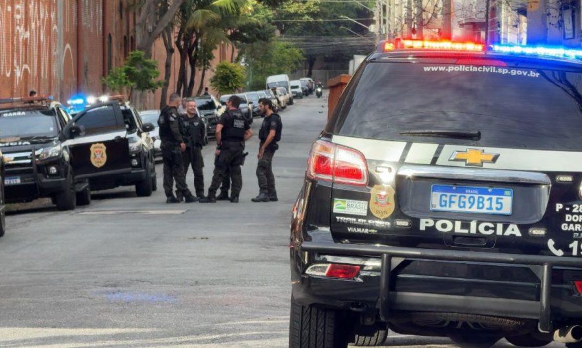 Operação da Polícia Civil prende suspeitos e fecha desmanches ilegais na Zona Leste de SP