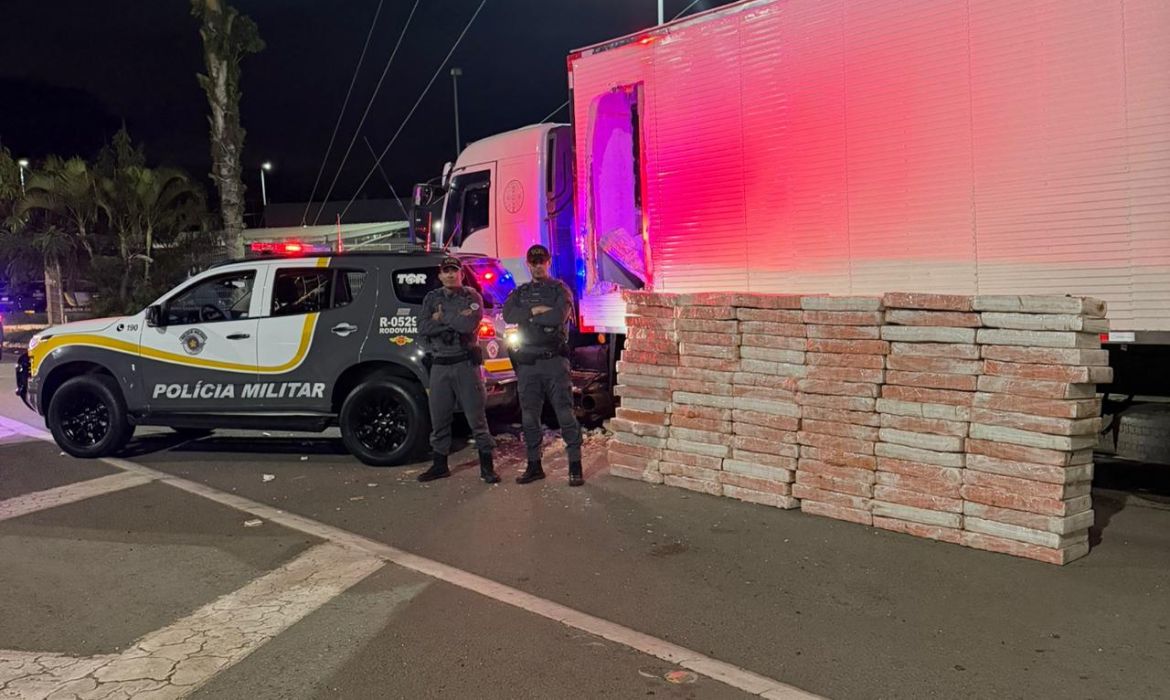 PM apreende 1,5 tonelada de maconha na Rodovia Raposo Tavares, em São Paulo