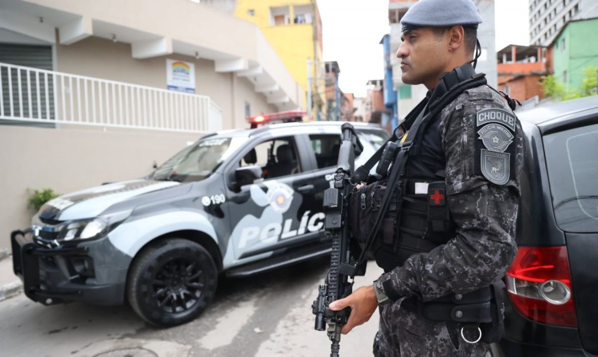 PM realiza operao com drones e reforo policial em Paraispolis