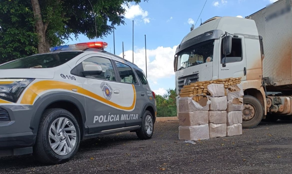 Polcia apreende mais de 440 kg de maconha aps perseguio na Raposo Tavares