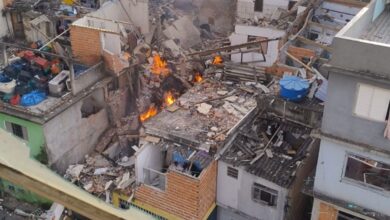 Forte explosão destrói imóveis e mobiliza bombeiros no Jaguaré, zona oeste de SP