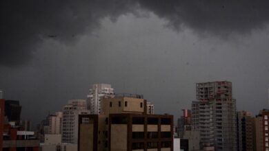 São Paulo terá chuva forte com risco de ventos e mar agitado no fim do feriado