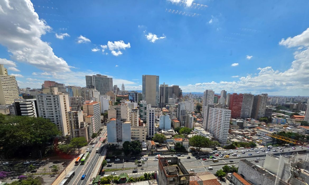 Sol predomina e umidade do ar cai em São Paulo nesta quinta-feira