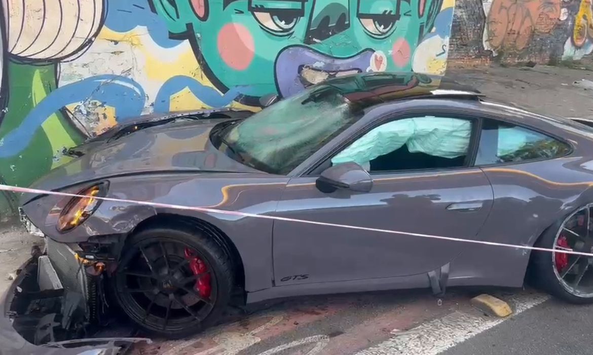 Fábio Giga perde controle de Porsche e se envolve em acidente na Zona Sul de São Paulo