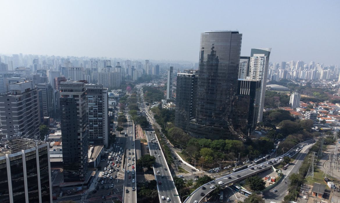 Massa de ar frio mantm manhs geladas e tempo seco em So Paulo nesta tera-feira