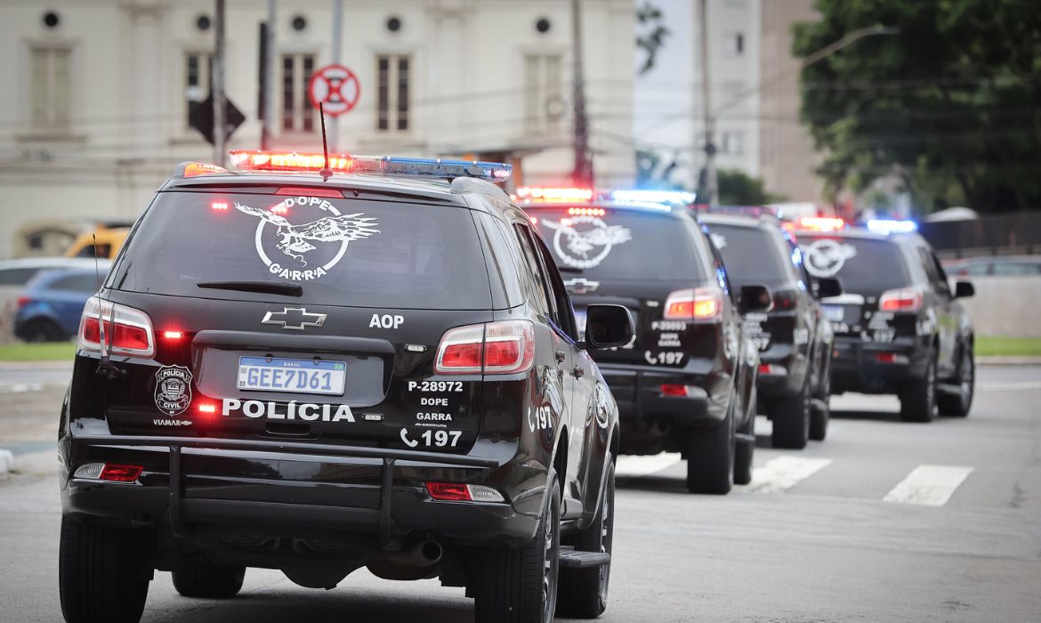 Polícia Civil prende 10 suspeitos e desmonta esquema de tráfico de drogas em Araraquara