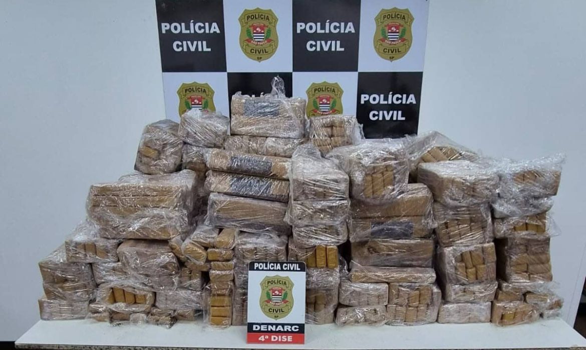 Polícia apreende mais de 750 kg de maconha escondidos em caminhão na Zona Sul de SP