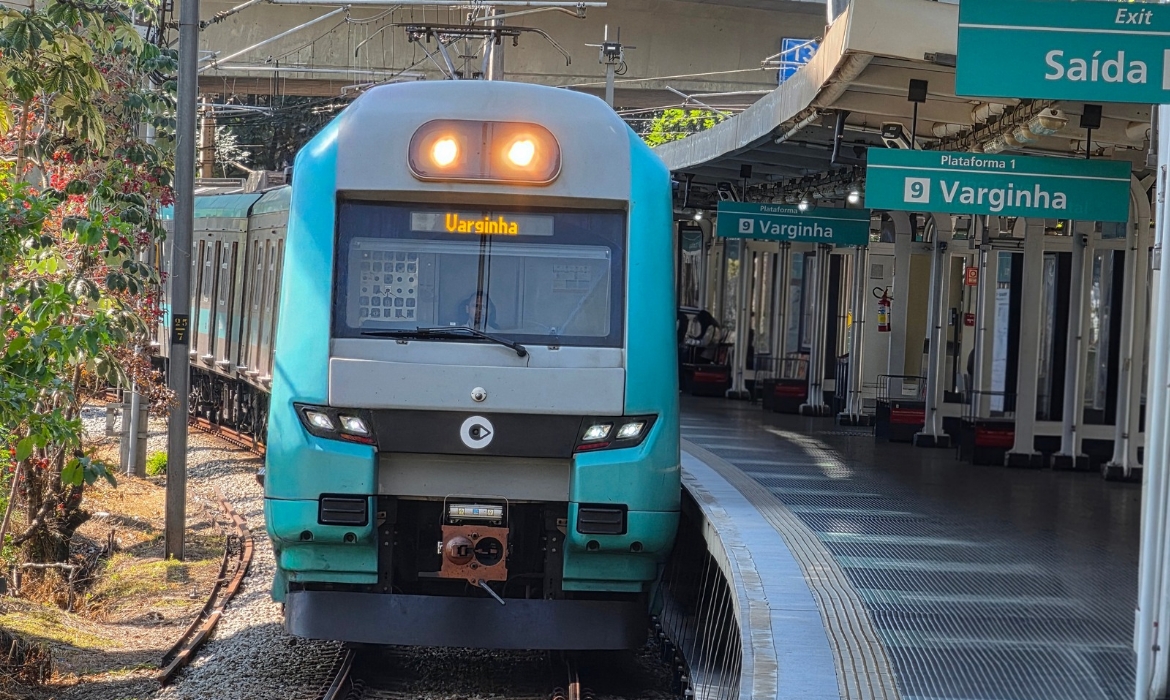 Suspeito de roubos atropelado por trem durante fuga da polcia na Zona Oeste de So Paulo