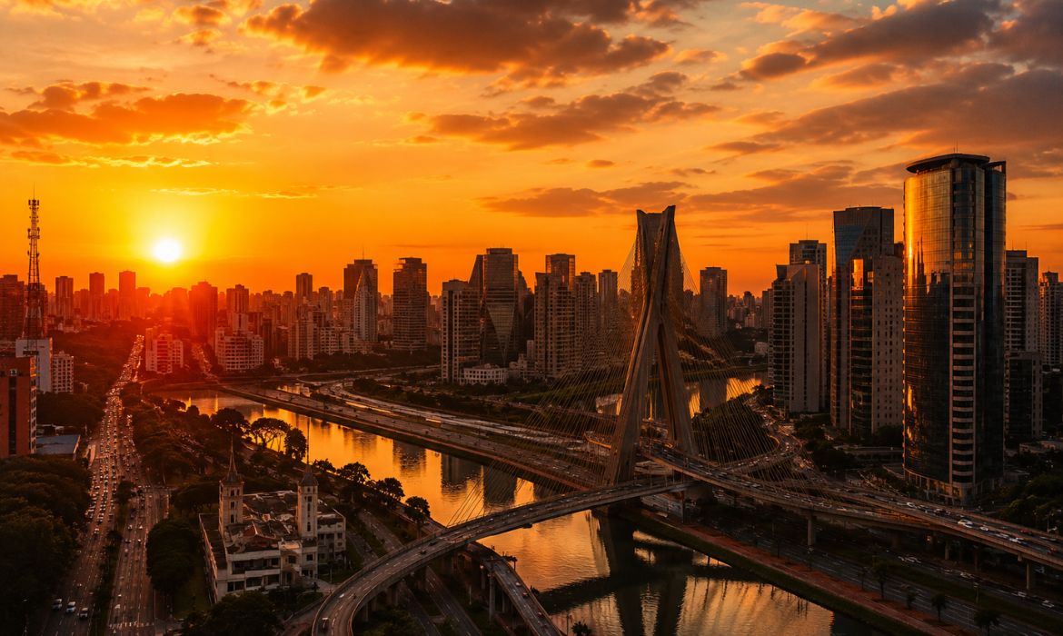 Defesa Civil emite alerta para baixa umidade em São Paulo; ar fica abaixo de 30%