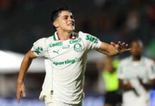 Palmeiras goleia o Vitória fora de casa e amplia vantagem na liderança do Brasileirão