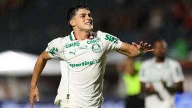 Palmeiras goleia o Vitória fora de casa e amplia vantagem na liderança do Brasileirão