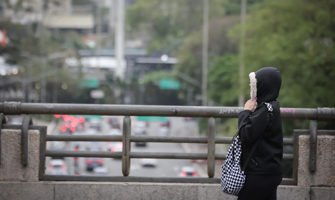 Previsão do tempo: frente fria traz chuva e queda nas temperaturas em São Paulo