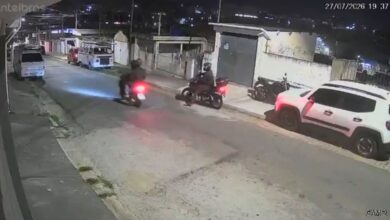 Moto é furtada por criminosos na Vila Nova Cachoeirinha; ação foi registrada por câmera de segurança