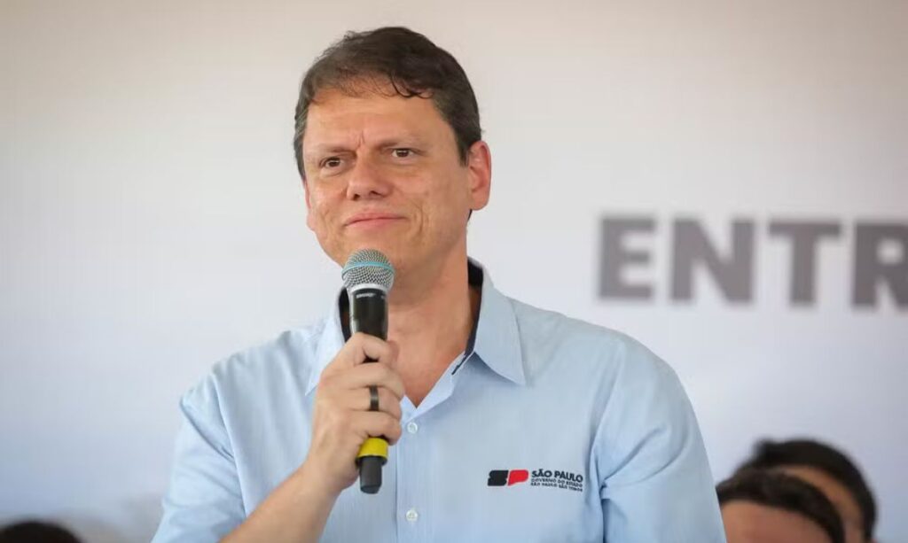 Governador Tarcísio de Freitas durante agenda pública em São Paulo