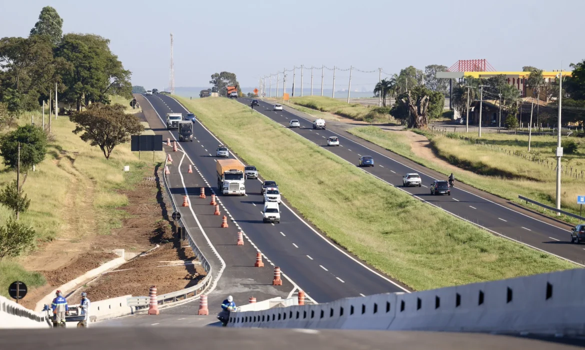 Mais de 32 milhões de veículos devem circular nas rodovias de SP durante o feriado de 9 de Julho