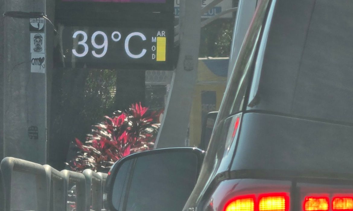 Calor passa dos 30°C em São Paulo em pleno inverno nesta terça-feira (18)