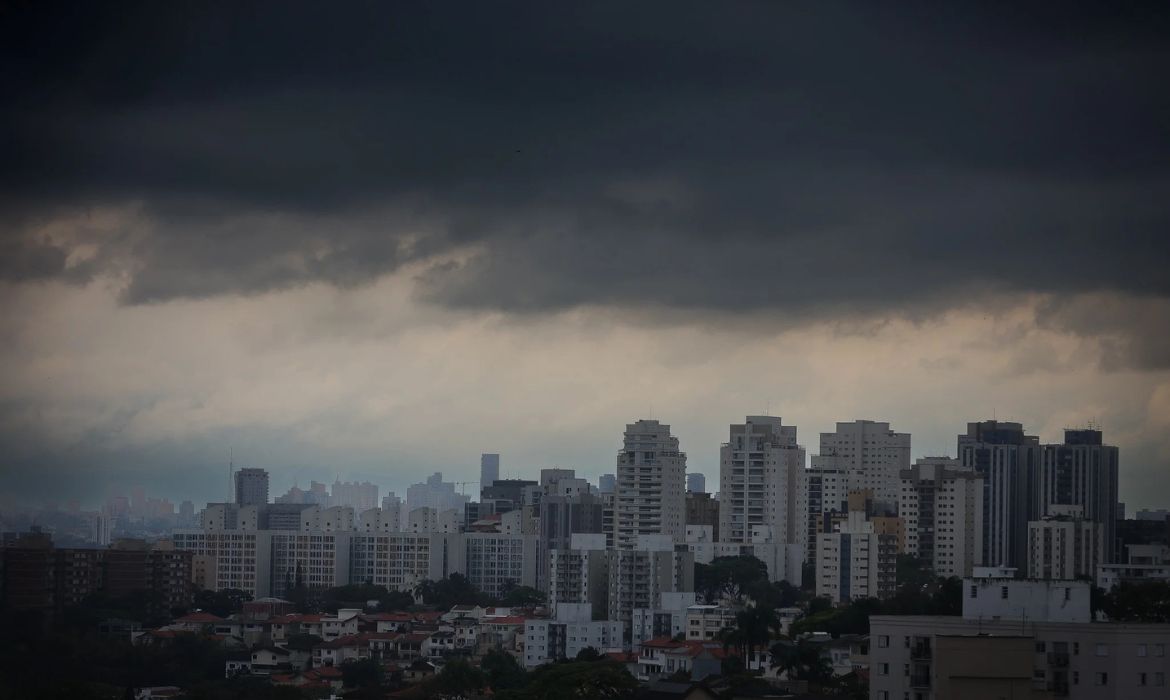 Ciclone extratropical coloca São Paulo em alerta para ventos de até 100 km/h; veja as regiões de maior risco