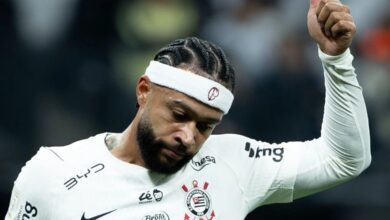 Corinthians encerra contrato de Memphis Depay após desistir de renovação