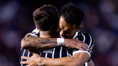 Corinthians vence o Bragantino fora de casa e sobe no Brasileirão