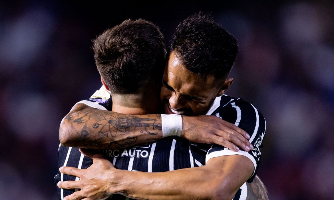 Corinthians vence o Bragantino fora de casa e sobe no Brasileirão