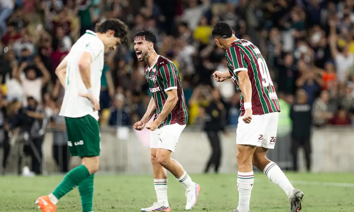 Fluminense vira sobre o Palmeiras, encerra jejum e esquenta disputa pela liderança do Brasileirão