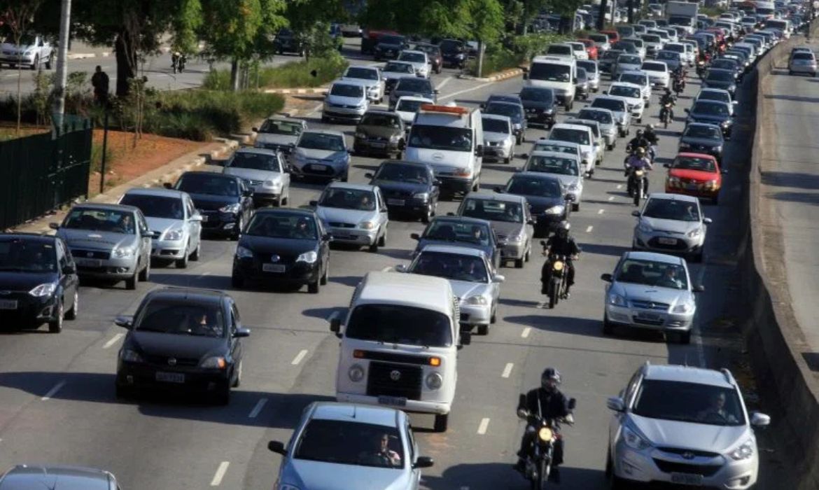 Licenciamento 2026: veículos com placas finais 3 e 4 devem ser regularizados até 31 de agosto em SP