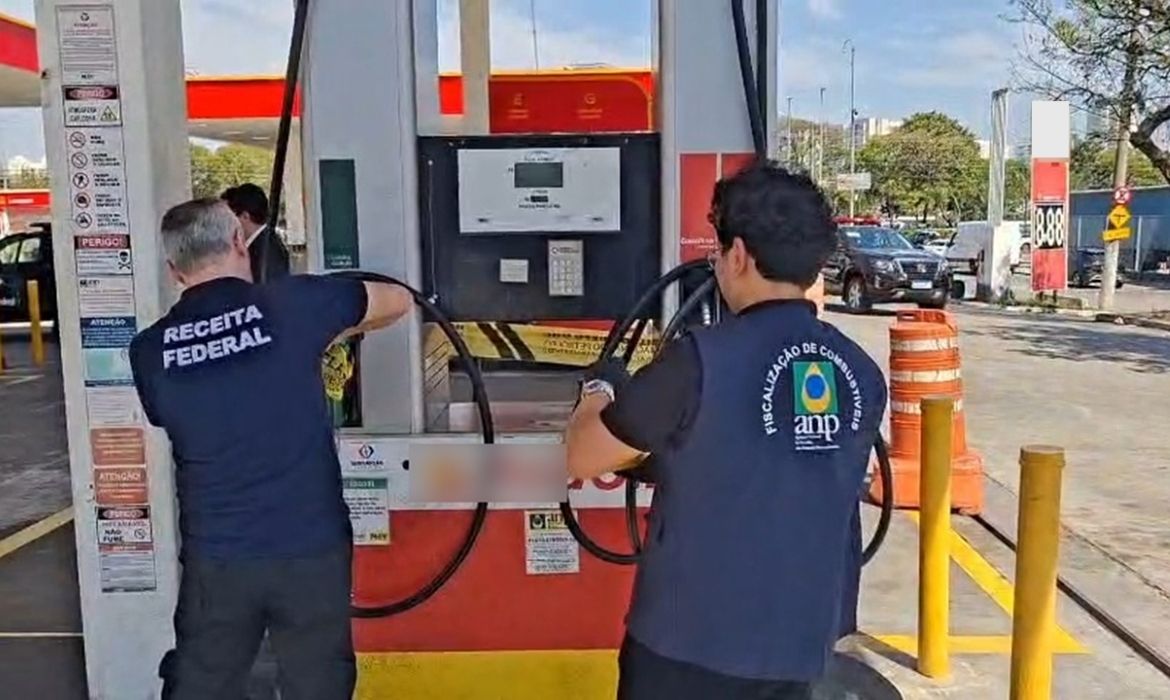 Operao fecha postos clandestinos em So Paulo e bloqueia mais de 12 mil CNPJs