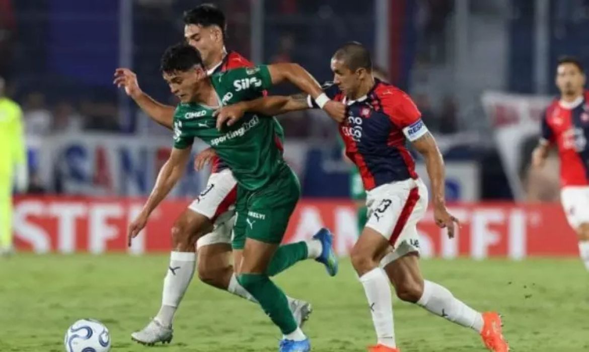 Palmeiras leva empate no fim e deixa decisão contra Cerro Porteño para o Paraguai