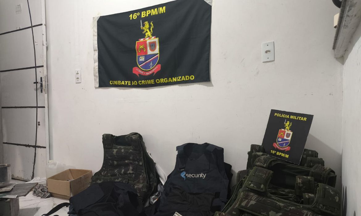 Polícia Militar encontra arsenal escondido em parede de imóvel em Paraisópolis
