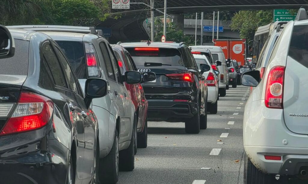 Rodízio em SP nesta segunda (10) restringe placas finais 1 e 2