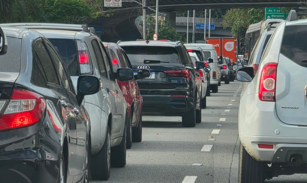 Rodízio em São Paulo restringe placas 1 e 2 nesta segunda-feira