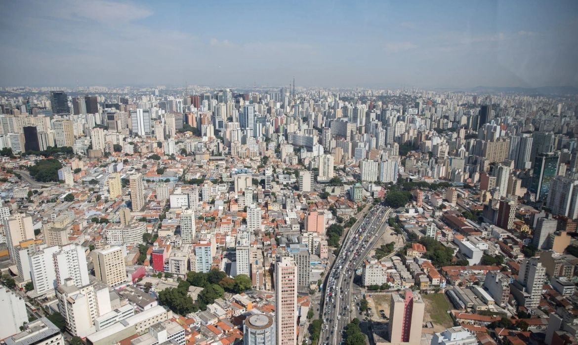 São Paulo terá sábado de calor intenso e baixa umidade; capital chega a 34°C
