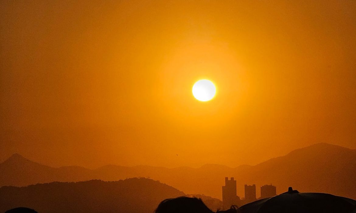 Sol forte e tempo seco marcam a previsão para esta terça-feira (4) em São Paulo