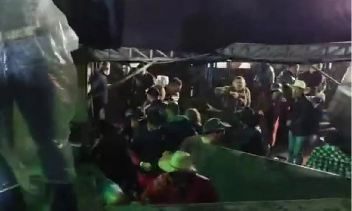 Camarote desaba durante rodeio e deixa 24 feridos em Campo Limpo Paulista