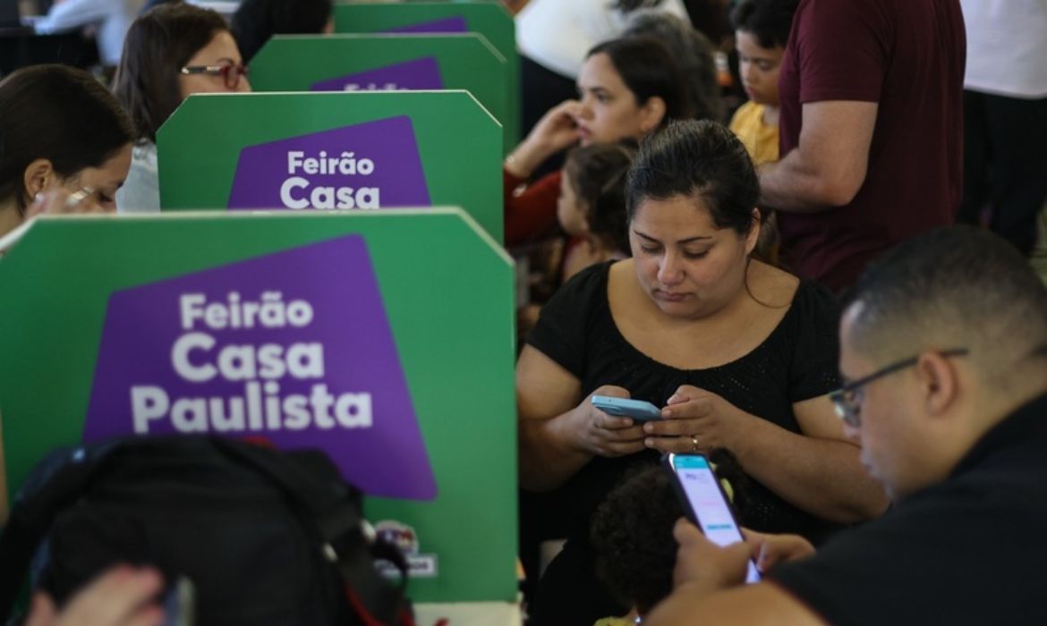 Casa Paulista oferece R$ 16 mil para famílias comprarem primeiro imóvel em São Paulo