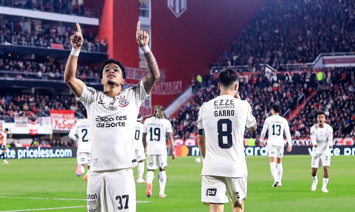 Corinthians empata com Estudiantes e decide vaga na Libertadores em Itaquera